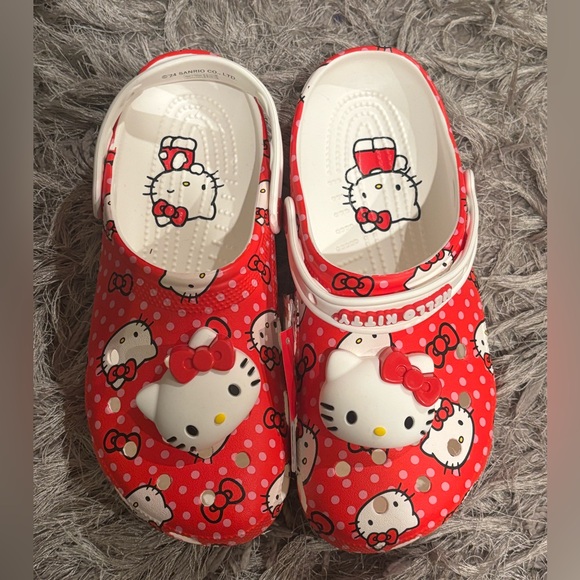 Hello Kitty Sanrio crocs - Picture 1 of 2